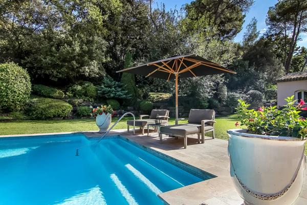 A vendre en co-exclusivité au Parcs de Mougins, superbe villa familiale dans un prestigieux domaine