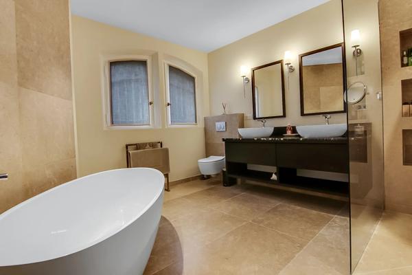 A vendre en co-exclusivité au Parcs de Mougins, superbe villa familiale dans un prestigieux domaine