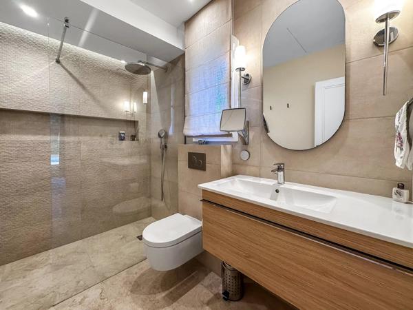 A vendre en co-exclusivité au Parcs de Mougins, superbe villa familiale dans un prestigieux domaine