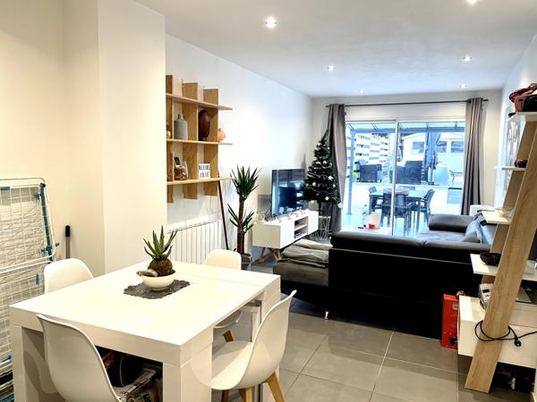 A vendre Maison de ville entièrement rénovée proche des commodités