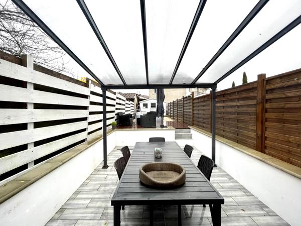 A vendre Maison de ville entièrement rénovée proche des commodités