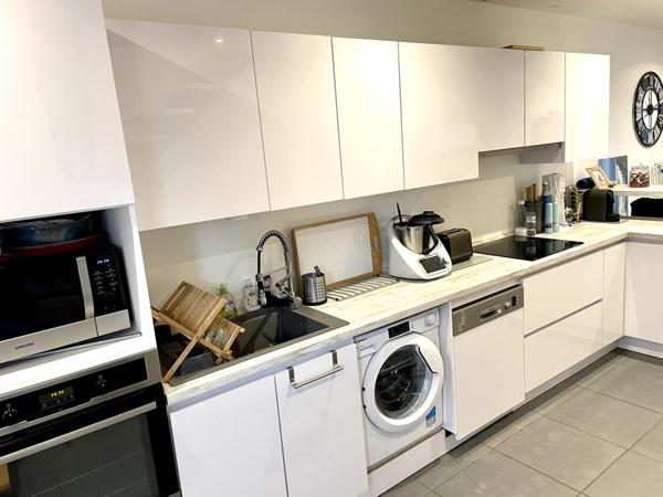 A vendre Maison de ville entièrement rénovée proche des commodités