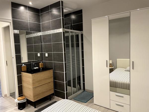 A vendre Maison de ville entièrement rénovée proche des commodités