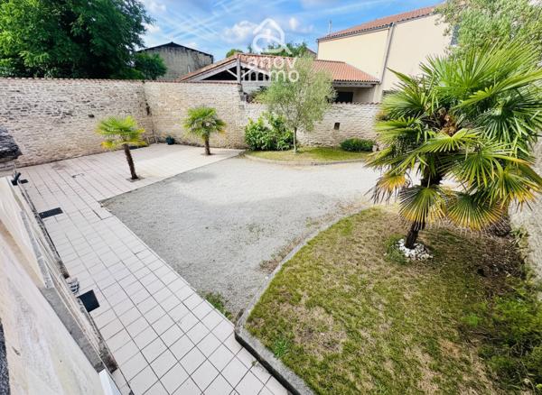 Maison
                                                                                                                                                                                                                                                                                                                        9 pièce(s)                                                                                                                                                                                                          6 chambre(s)                                                                                                                                                                                                          300  m²