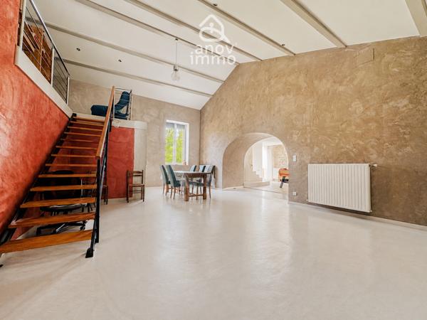Maison
                                                                                                                                                                                                                                                                                                                        9 pièce(s)                                                                                                                                                                                                          6 chambre(s)                                                                                                                                                                                                          300  m²