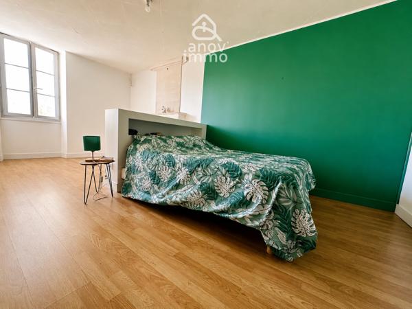 Maison
                                                                                                                                                                                                                                                                                                                        9 pièce(s)                                                                                                                                                                                                          6 chambre(s)                                                                                                                                                                                                          300  m²