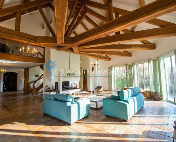Propriete
                                                                                                                                                                                                                                                                                                                        7 pièce(s)                                                                                                                                                                                                          5 chambre(s)                                                                                                                                                                                                          537  m²