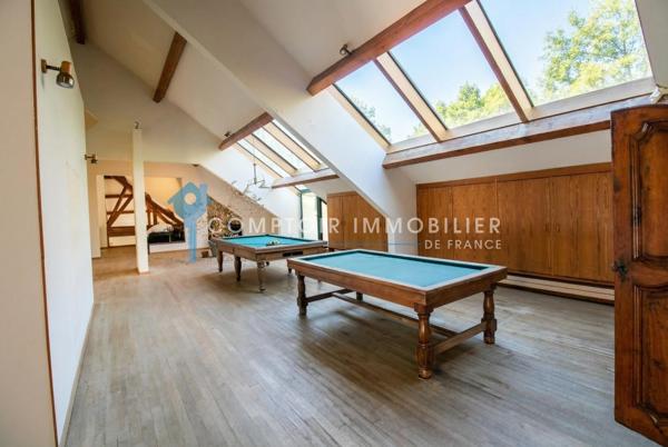 Propriete
                                                                                                                                                                                                                                                                                                                        7 pièce(s)                                                                                                                                                                                                          5 chambre(s)                                                                                                                                                                                                          537  m²