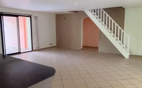 Appartement à louer    4 pièces • 160 m2 Morne-à-l'Eau