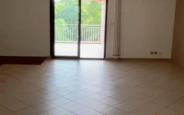 Appartement à louer    4 pièces • 160 m2 Morne-à-l'Eau