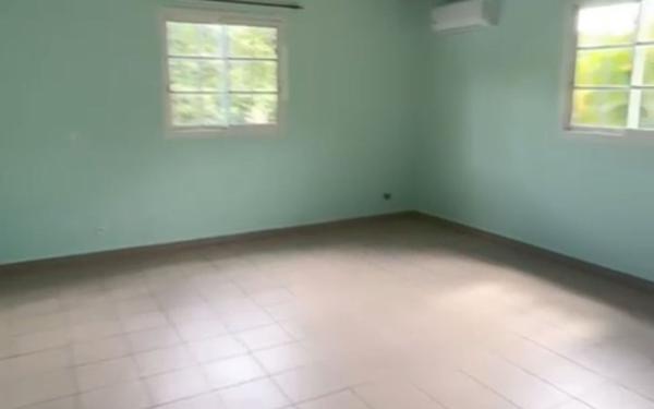 Appartement à louer    4 pièces • 160 m2 Morne-à-l'Eau