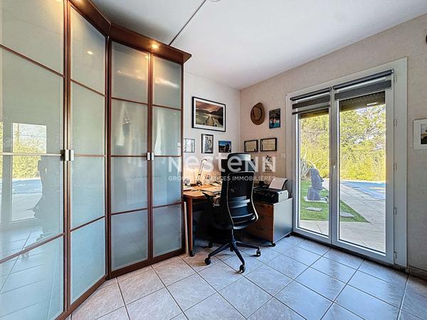 A VENDRE: Maison de plain-pied à Muret - 135 m² habitables sur un terrain clos et paysager avec piscine