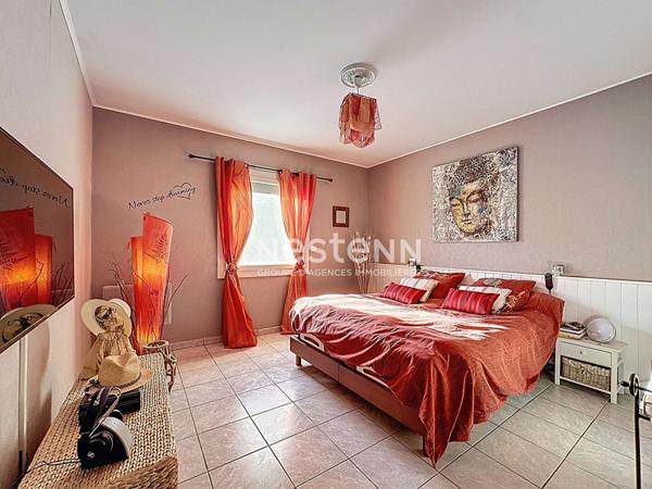 A VENDRE: Maison de plain-pied à Muret - 135 m² habitables sur un terrain clos et paysager avec piscine