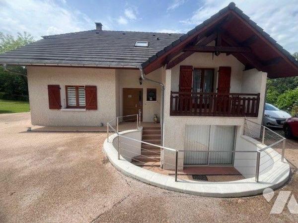 Maison à vendre, LES CHARMETTES à 5 minutes de CHAMBÉRY

Maison située dans le quartier des C...