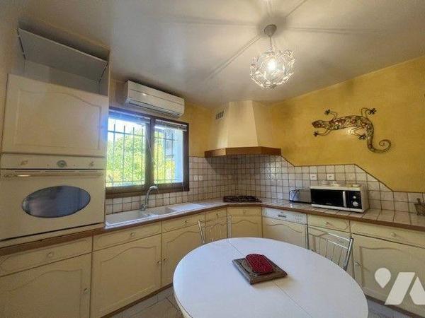 Maison à vendre, LES CHARMETTES à 5 minutes de CHAMBÉRY

Maison située dans le quartier des C...