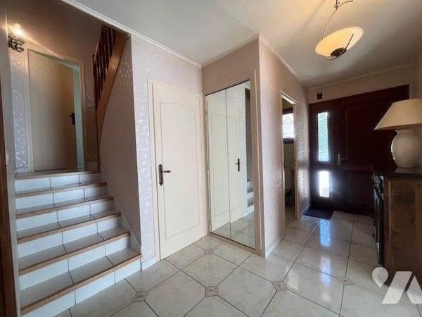 Maison à vendre, LES CHARMETTES à 5 minutes de CHAMBÉRY

Maison située dans le quartier des C...