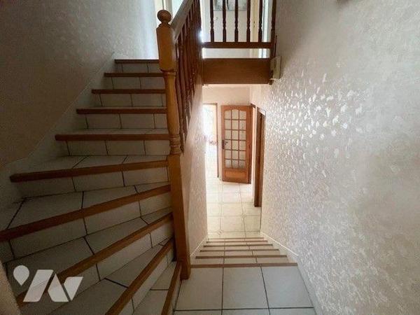 Maison à vendre, LES CHARMETTES à 5 minutes de CHAMBÉRY

Maison située dans le quartier des C...