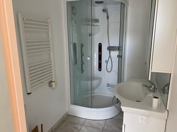 Studiomeublé avec grande terrasse commune