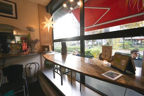 Fonds de commerce à vendre STRASBOURG (67) : Café, Salon de Thé, Petite Restauration - 58 m2 - 60 places - Emplacement N° 1 - Flux passants