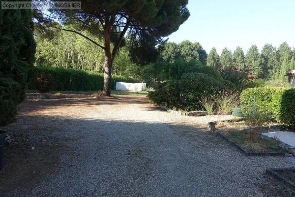 Vente                                                      Maison
                        
                     5 pièces                      184 m2                     à Casteljaloux