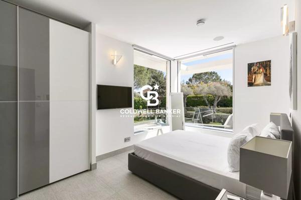 Villa 10 pièces à vendre Antibes - 06160 / Réf: 86834687