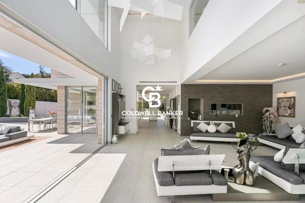 Villa 10 pièces à vendre Antibes - 06160 / Réf: 86834687