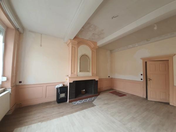 Dpt Vosges (88), à vendre RAMBERVILLERS immeuble T15 de 280 m2 à rénover en 5 ou 6 appartements avec cour