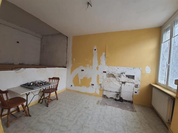 Dpt Vosges (88), à vendre RAMBERVILLERS immeuble T15 de 280 m2 à rénover en 5 ou 6 appartements avec cour