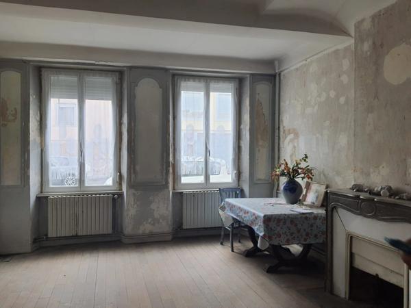 Dpt Vosges (88), à vendre RAMBERVILLERS immeuble T15 de 280 m2 à rénover en 5 ou 6 appartements avec cour