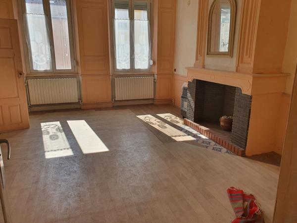 Dpt Vosges (88), à vendre RAMBERVILLERS immeuble T15 de 280 m2 à rénover en 5 ou 6 appartements avec cour