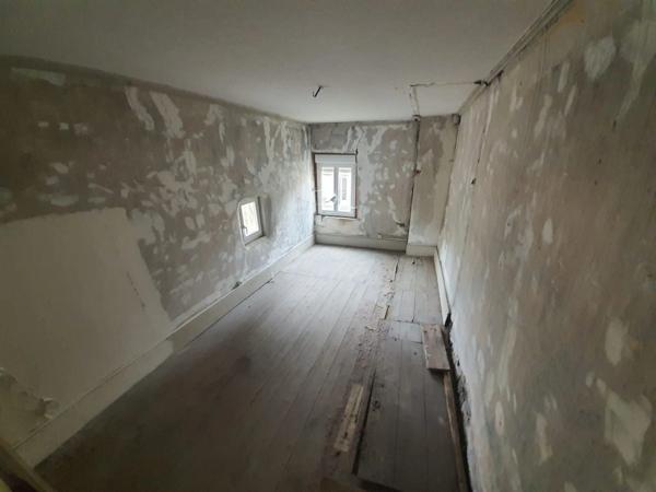 Dpt Vosges (88), à vendre RAMBERVILLERS immeuble T15 de 280 m2 à rénover en 5 ou 6 appartements avec cour