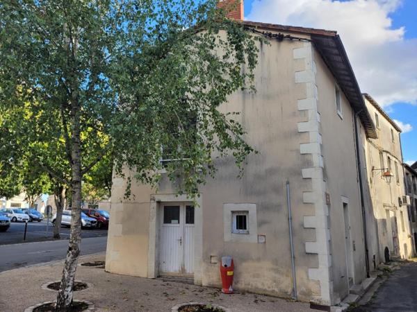 IMMEUBLE 120 M2, MIREBEAU.