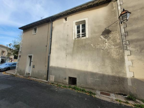 IMMEUBLE 120 M2, MIREBEAU.