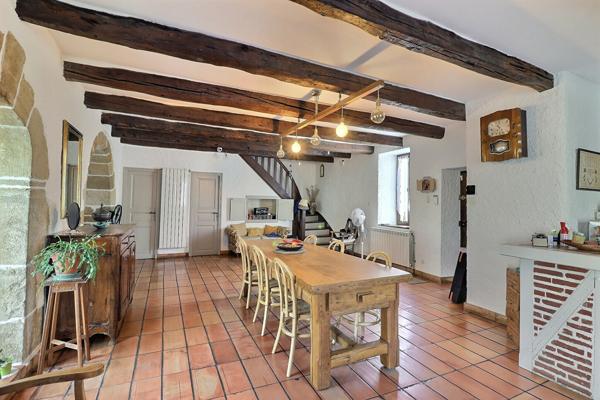 Jolie maison de village en pierre