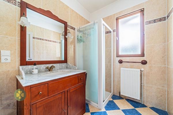 Maison
                                                                                                                                                                                                                                                                                                                        8 pièce(s)                                                                                                                                                                                                          6 chambre(s)                                                                                                                                                                                                          176  m²