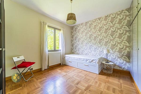 Maison
                                                                                                                                                                                                                                                                                                                        8 pièce(s)                                                                                                                                                                                                          6 chambre(s)                                                                                                                                                                                                          176  m²