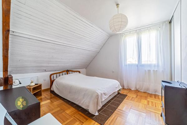Maison
                                                                                                                                                                                                                                                                                                                        8 pièce(s)                                                                                                                                                                                                          6 chambre(s)                                                                                                                                                                                                          176  m²