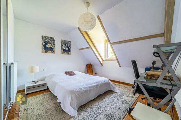 Maison
                                                                                                                                                                                                                                                                                                                        8 pièce(s)                                                                                                                                                                                                          6 chambre(s)                                                                                                                                                                                                          176  m²