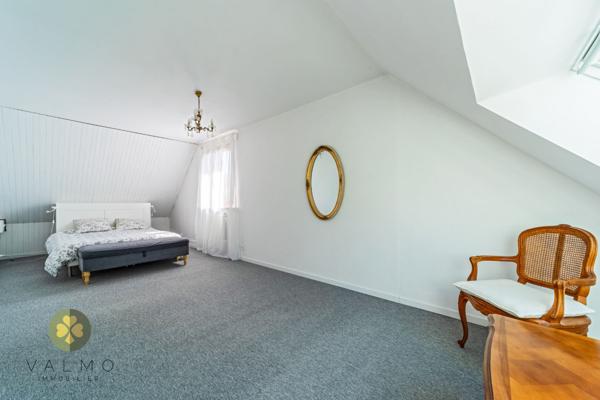 Maison
                                                                                                                                                                                                                                                                                                                        8 pièce(s)                                                                                                                                                                                                          6 chambre(s)                                                                                                                                                                                                          176  m²