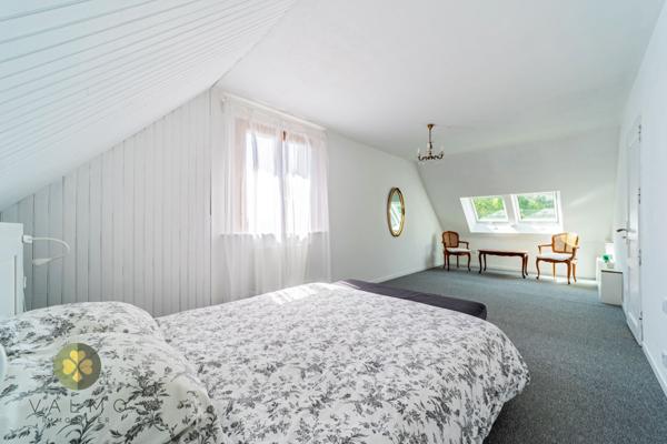 Maison
                                                                                                                                                                                                                                                                                                                        8 pièce(s)                                                                                                                                                                                                          6 chambre(s)                                                                                                                                                                                                          176  m²