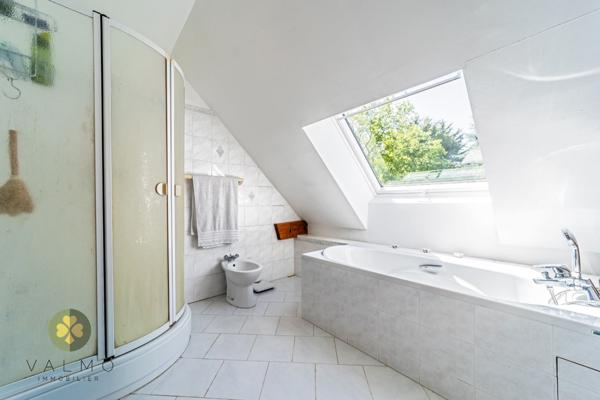 Maison
                                                                                                                                                                                                                                                                                                                        8 pièce(s)                                                                                                                                                                                                          6 chambre(s)                                                                                                                                                                                                          176  m²