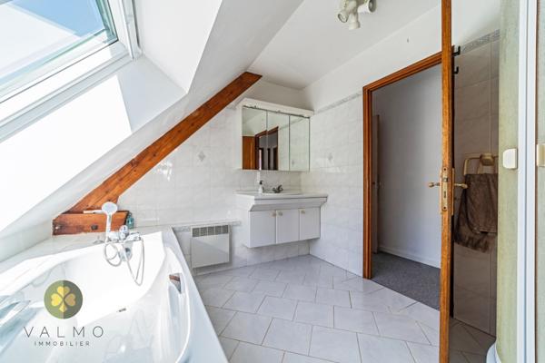 Maison
                                                                                                                                                                                                                                                                                                                        8 pièce(s)                                                                                                                                                                                                          6 chambre(s)                                                                                                                                                                                                          176  m²