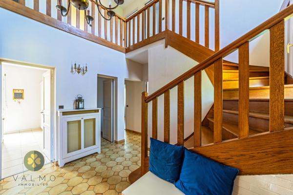 Maison
                                                                                                                                                                                                                                                                                                                        8 pièce(s)                                                                                                                                                                                                          6 chambre(s)                                                                                                                                                                                                          176  m²
