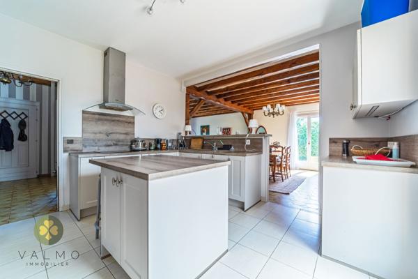 Maison
                                                                                                                                                                                                                                                                                                                        8 pièce(s)                                                                                                                                                                                                          6 chambre(s)                                                                                                                                                                                                          176  m²