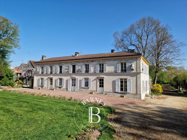 Domont, Propriété 16 Chambres -  651 m² à vendre