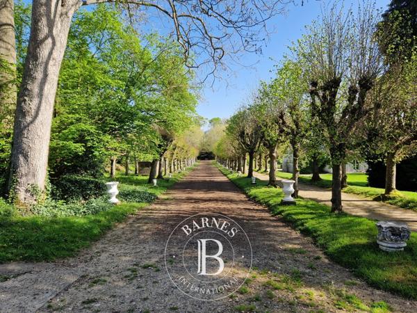 Domont, Propriété 16 Chambres -  651 m² à vendre