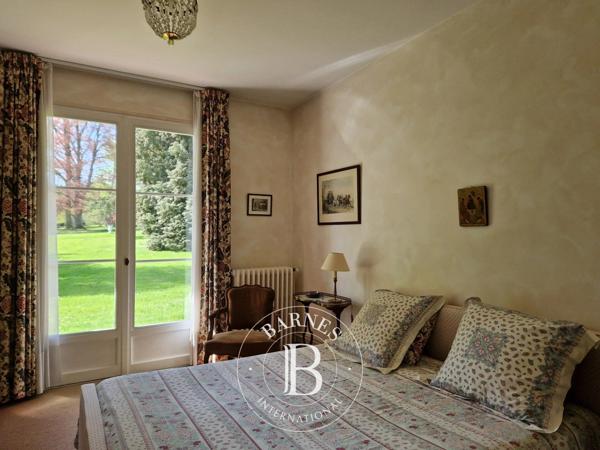 Domont, Propriété 16 Chambres -  651 m² à vendre