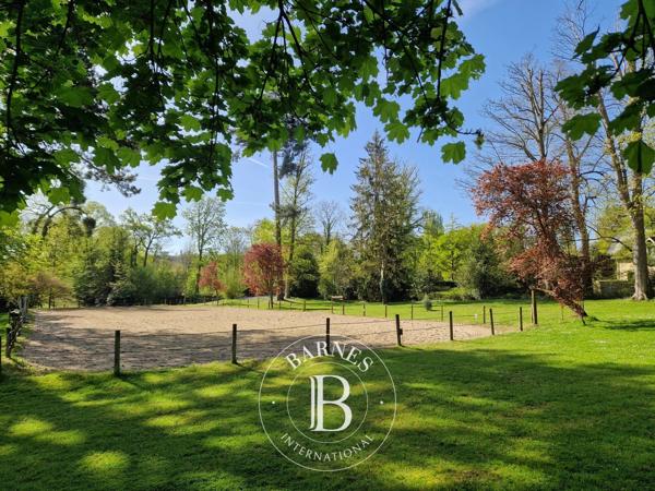 Domont, Propriété 16 Chambres -  651 m² à vendre