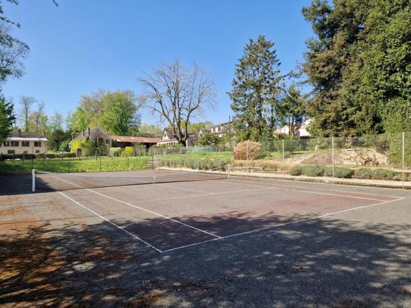 Domont, Propriété 16 Chambres -  651 m² à vendre