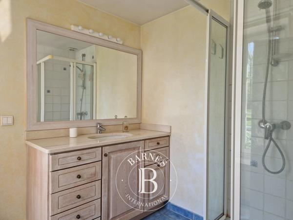 Domont, Propriété 16 Chambres -  651 m² à vendre
